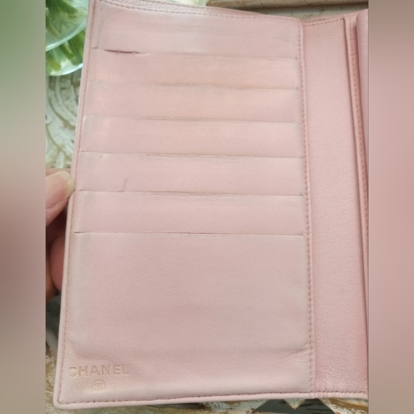 Light Pink Chanel Wallet - 100% Authentic - Picture 5 of 12